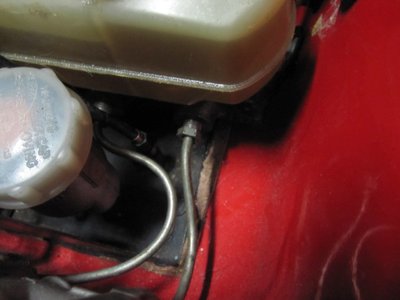 Master Cylinder Conections.jpg and 